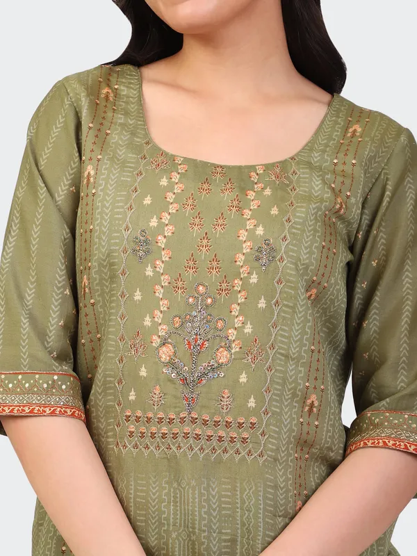 Green_Cotton_Hand_Embroidered_Front_Kurta_Set_With_Dupatta_Lace_For_Women
