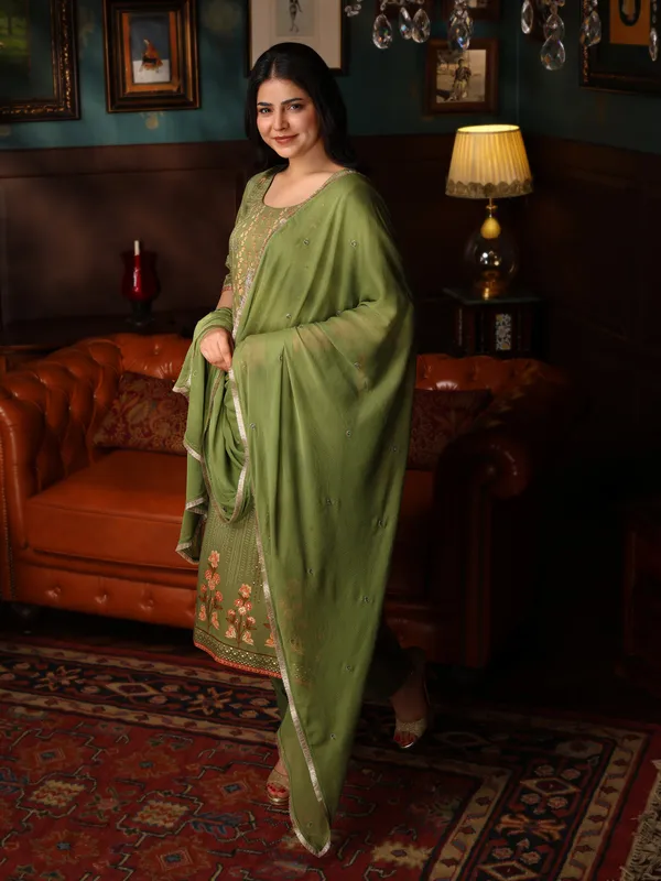 Green_Cotton_Hand_Embroidered_Front_Kurta_Set_With_Dupatta_Lace_For_Women