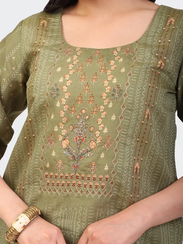 Green_Cotton_Hand_Embroidered_Front_Kurta_Set_With_Dupatta_Lace_For_Women