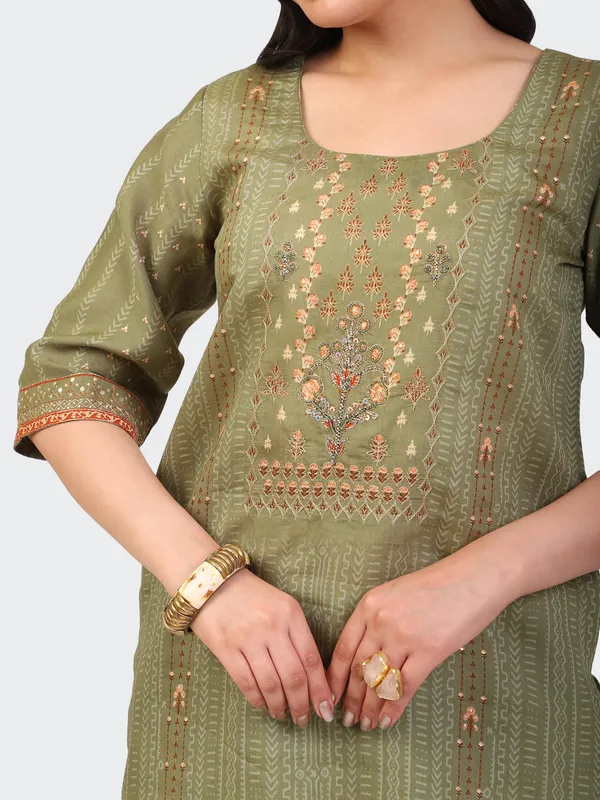 Green_Cotton_Hand_Embroidered_Front_Kurta_Set_With_Dupatta_Lace_For_Women