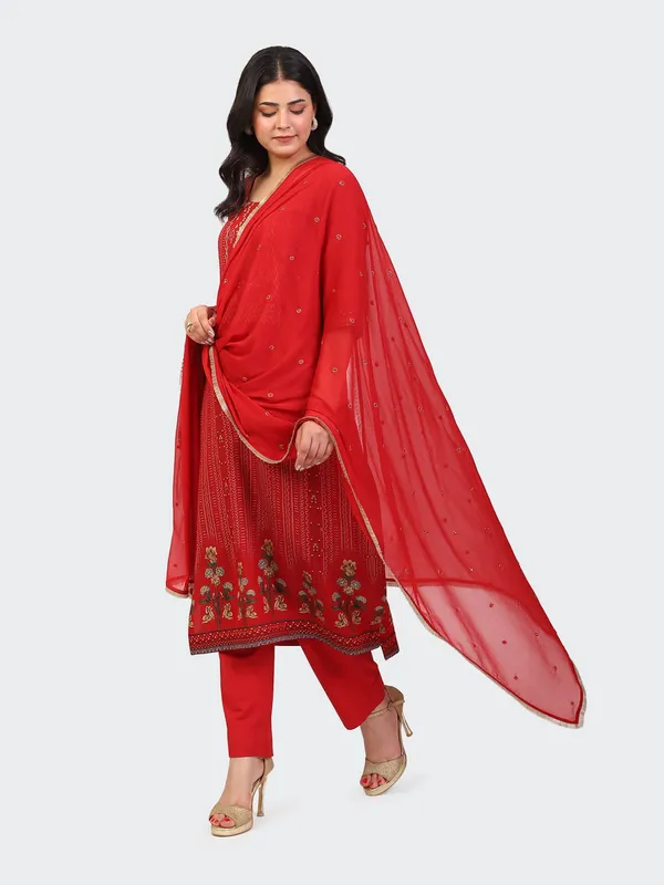Red_Cotton_Hand_Embroidered_Front_Kurta_Set_With_Dupatta_Lace_For_Women