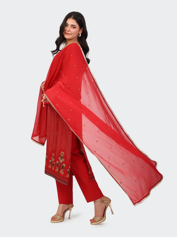 Red_Cotton_Hand_Embroidered_Front_Kurta_Set_With_Dupatta_Lace_For_Women