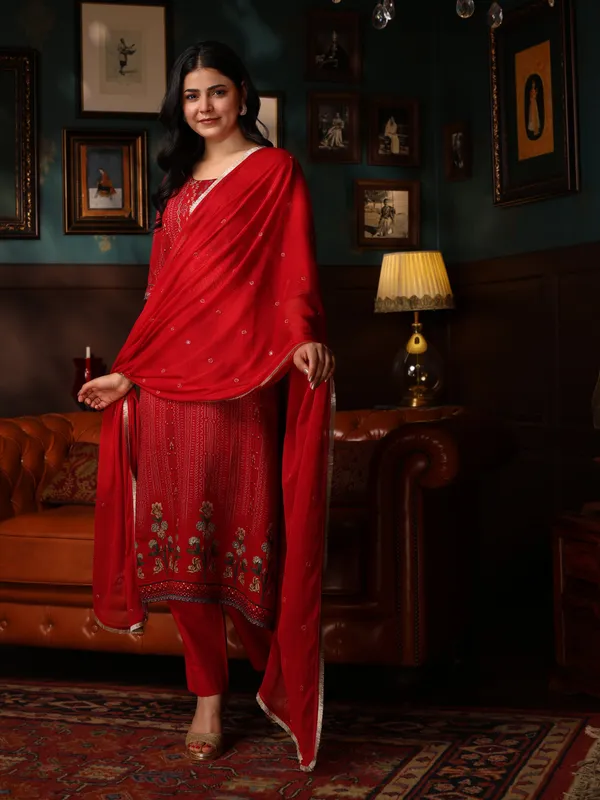 Red_Cotton_Hand_Embroidered_Front_Kurta_Set_With_Dupatta_Lace_For_Women