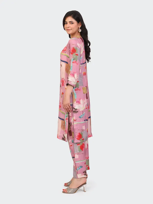 Pink_Cotton_Hand_Embroidered_Front_Sleeves_Kurta_Set_With_Dupatta_For_Women