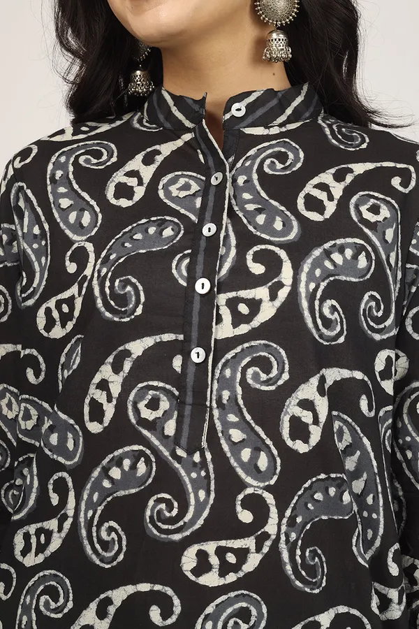 Black_Cotton_Floral_Pattern_Kurta_Pyjama_Set_For_Women