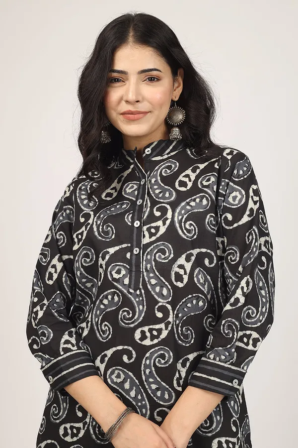 Black_Cotton_Floral_Pattern_Kurta_Pyjama_Set_For_Women