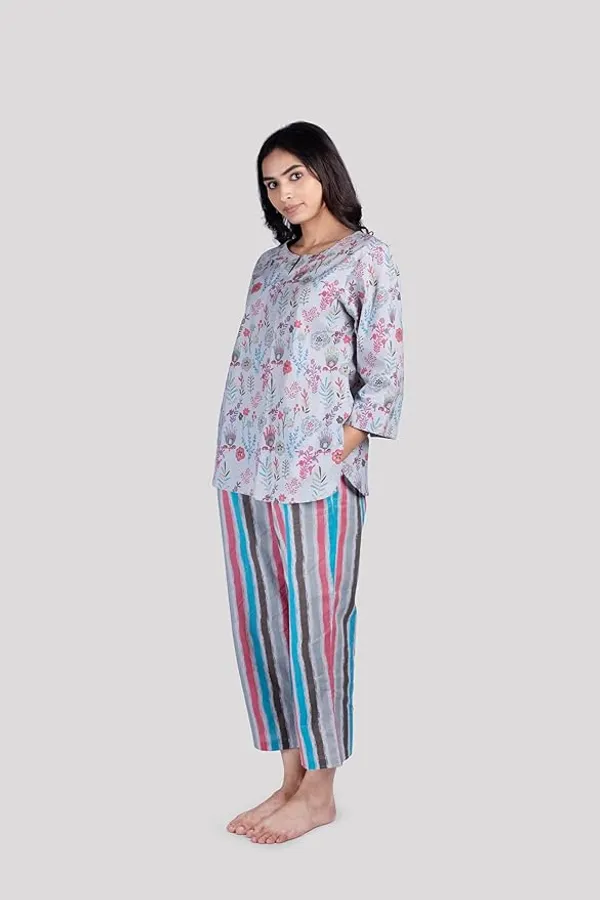 Gray_Soft_Cotton_Floral_Print_Night_Suit_Set_For_Women