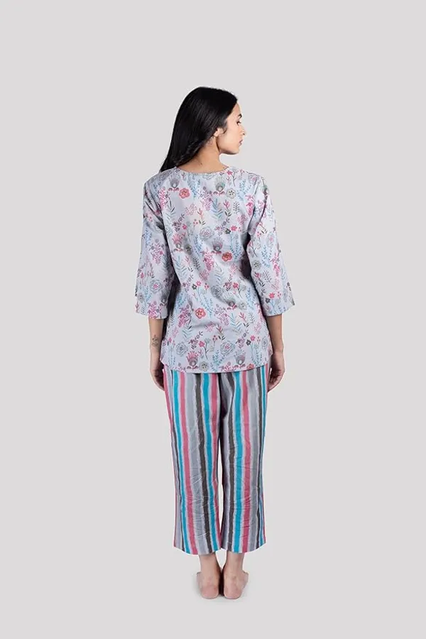 Gray_Soft_Cotton_Floral_Print_Night_Suit_Set_For_Women