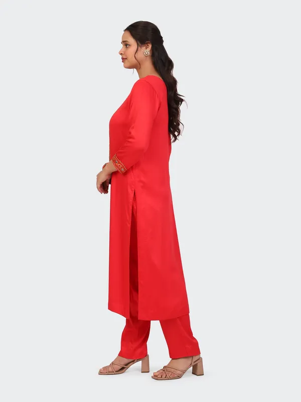 Red_Cotton_Hand_Embroidered_Front_Sleeves_Kurta_Set_With_Dupatta_For_Women