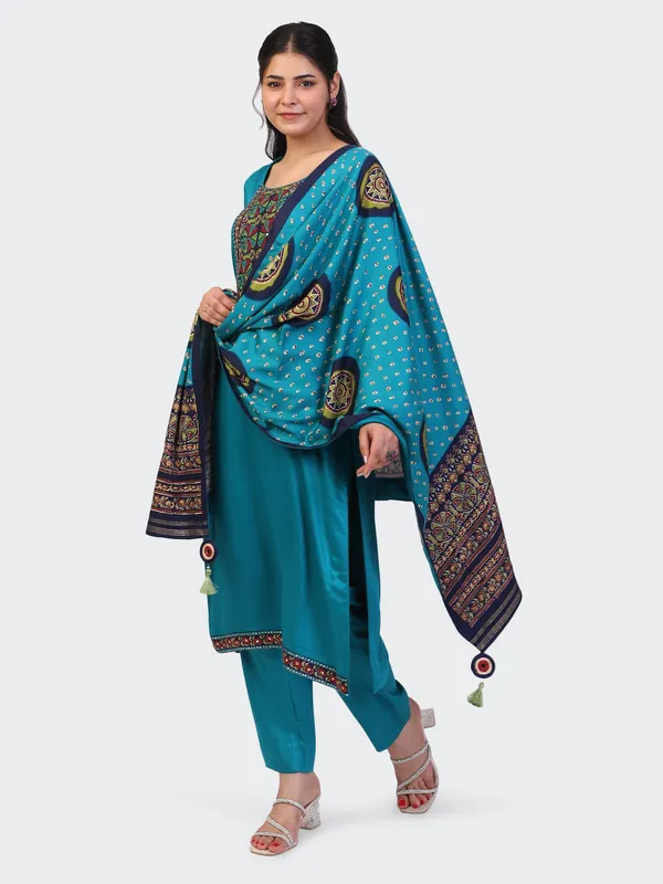 Teal_Cotton_Turquoise_Hand_Embroidered_Front_Sleeves_Kurta_Set_With_Tassel_Dupatta_For_Women