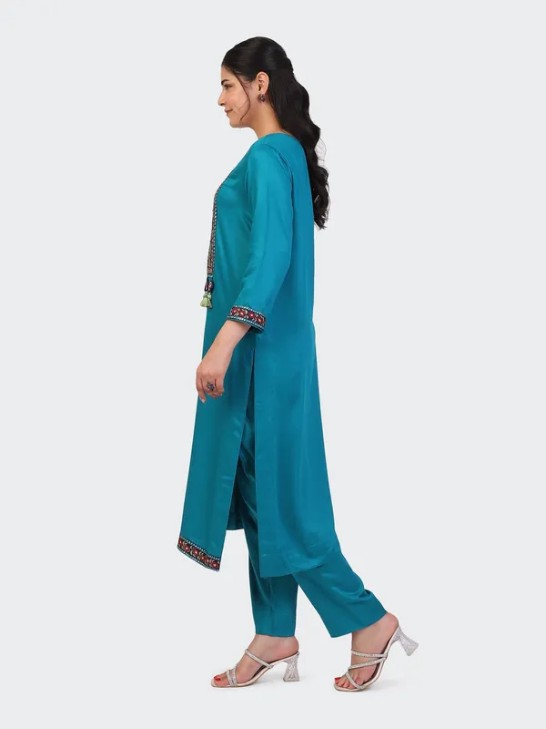 Teal_Cotton_Turquoise_Hand_Embroidered_Front_Sleeves_Kurta_Set_With_Tassel_Dupatta_For_Women