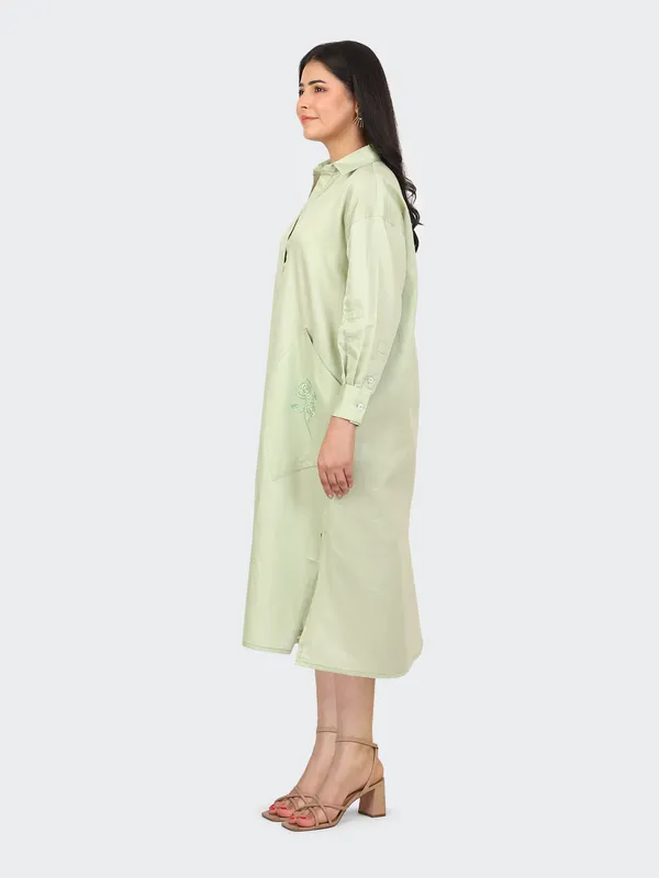 Green_Cotton_Mint_Embroidered_Pockets_Oversized_Calf_Length_Dress_For_Women