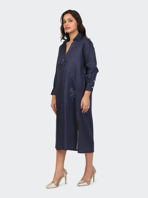 Navy_Blue_Cotton_Embroidered_Pockets_Oversized_Calf_Length_Dress_For_Women