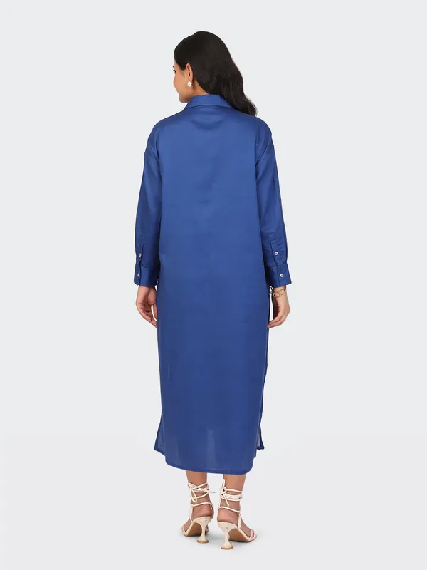 Royal_Blue_Cotton_Embroidered_Pockets_Oversized_Calf_Length_Dress_For_Women