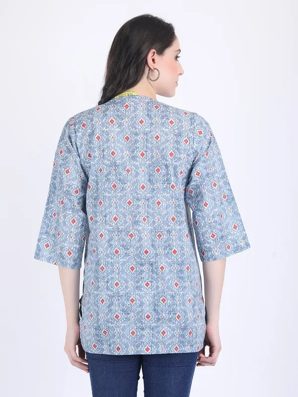 Blue_Cotton_Sky_Print_Kurti_For_Women