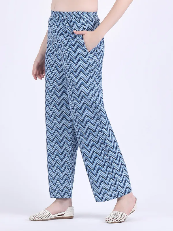 Blue_Cotton_Indigo_Sanganeri_Print_Comfort_Wear_Set_For_Women