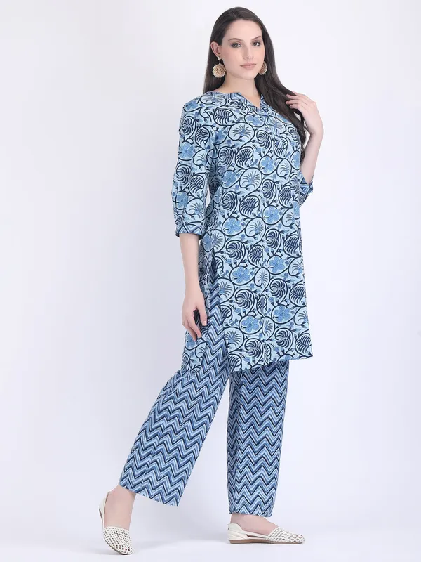 Blue_Cotton_Indigo_Sanganeri_Print_Comfort_Wear_Set_For_Women