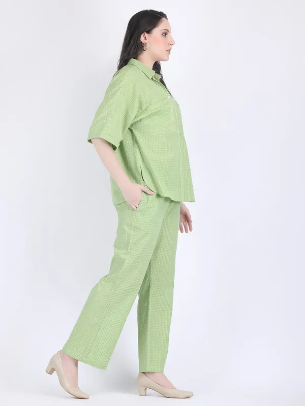 Green_Cotton_Diva_Check_Collared_Chest_Pockets_Co_Ord_Set_For_Women