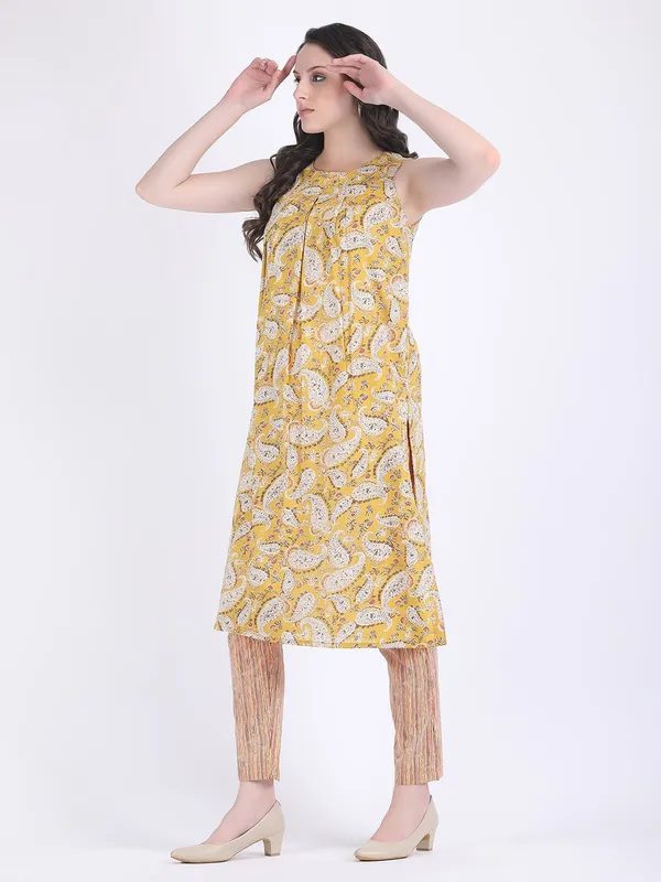 Yellow_Cotton_Mustard_Paisley_Print_Box_Pleats_Kurta_With_Pencil_Pants_For_Women