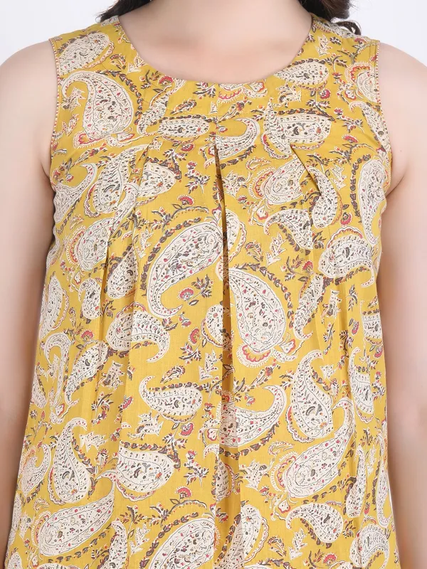 Yellow_Cotton_Mustard_Paisley_Print_Box_Pleats_Kurta_With_Pencil_Pants_For_Women