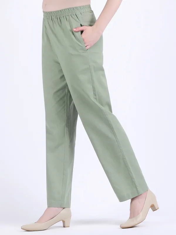Green_Cotton_Flex_Mineral_Box_Pleated_Dress_Kurta_Set_With_Straight_Pants_For_Women