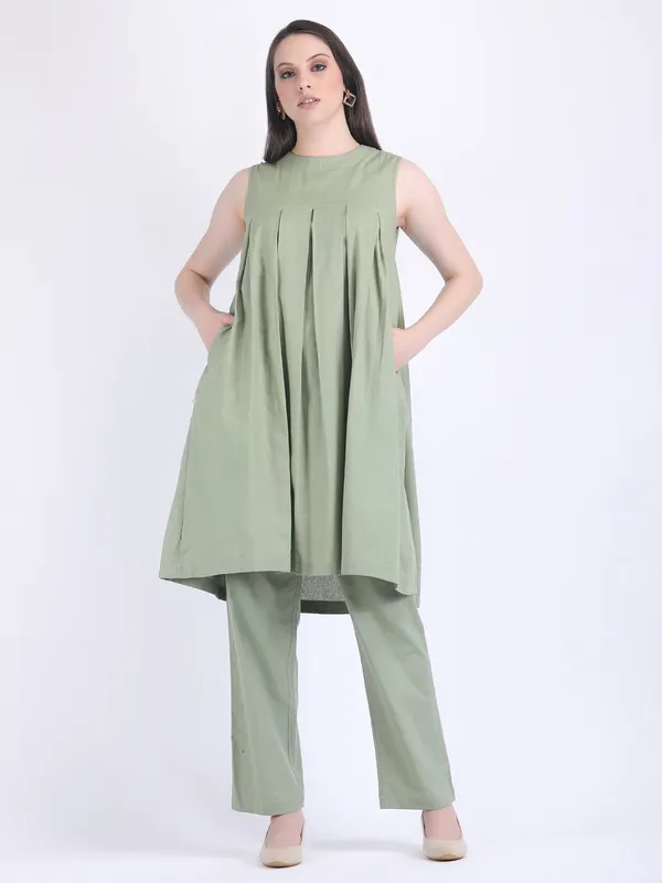 Green_Cotton_Flex_Mineral_Box_Pleated_Dress_Kurta_Set_With_Straight_Pants_For_Women