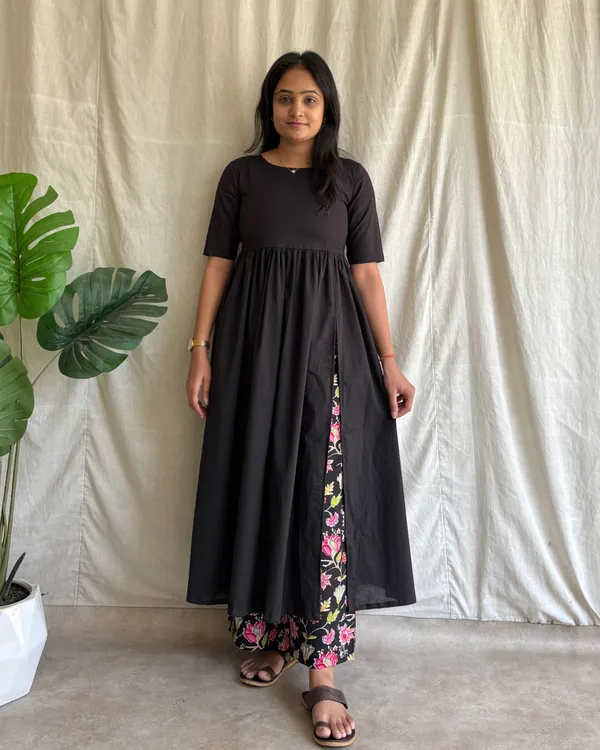 Black_Cotton_Premium_Kurta_Set_For_Women