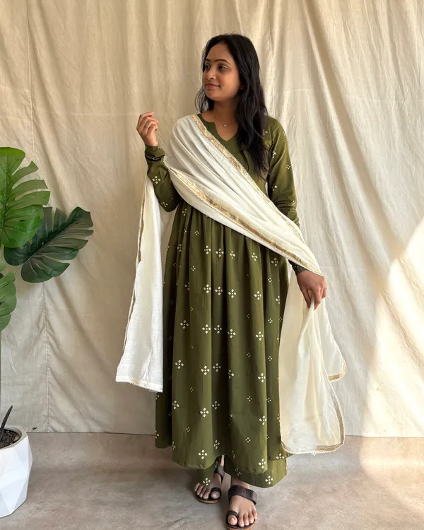 Olive_Green_Cotton_Premium_Kurta_Set_For_Women