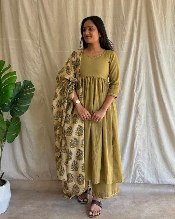 Khaki_Green_Cotton_Premium_Kurta_Set_For_Women