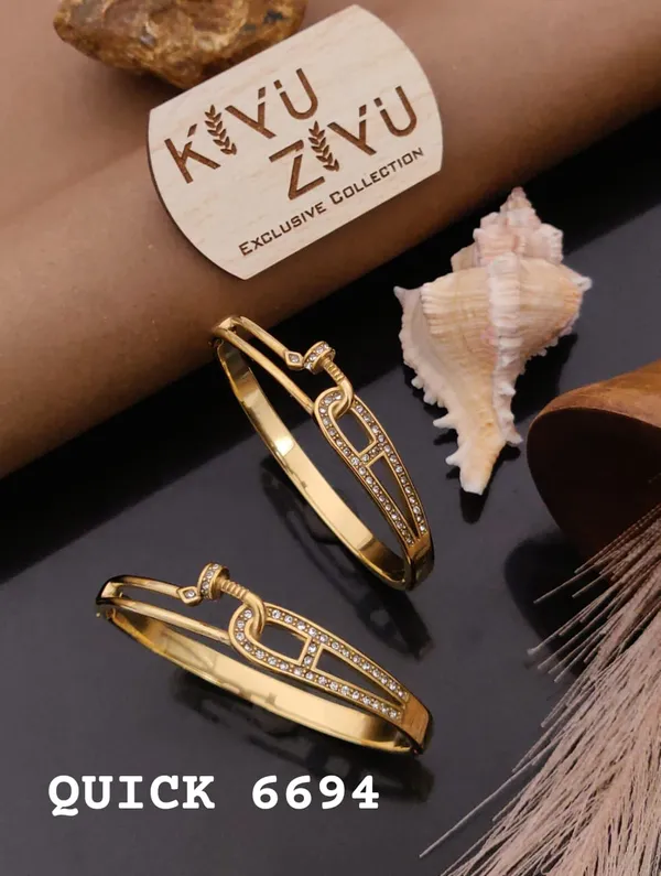 Kayu_Zayu_Exclusive_Collection_Gold-Tone_Bracelet_Set_With_Crystal_Embellishments
