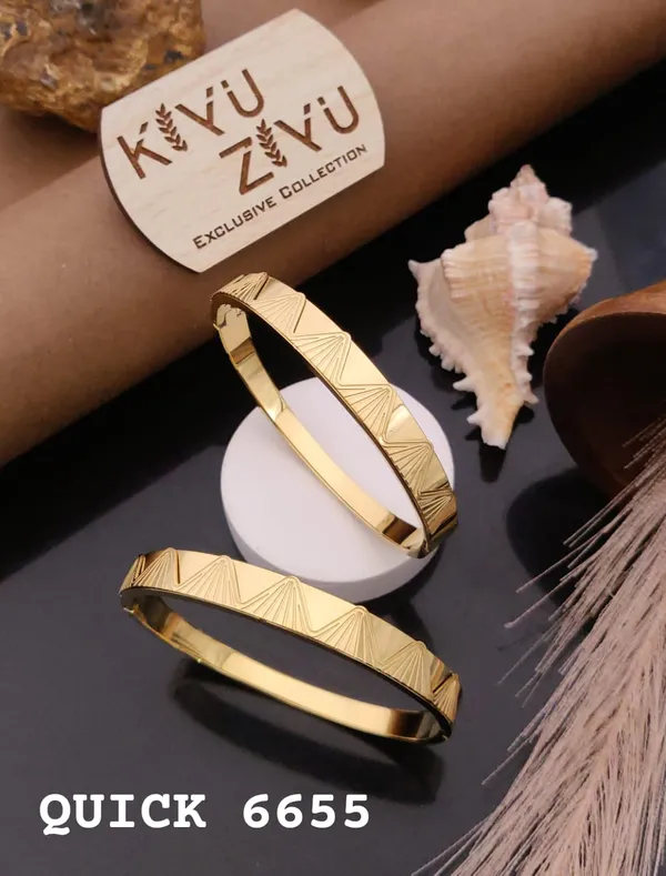 Kivu_Zivi_Exclusive_Collection_-_Gold-Toned_Geometric_Pattern_Bangle_Set_(Pack_Of_2)
