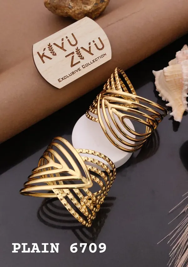 Kiyuziyu_Exclusive_Collection_-_Gold-Toned_Geometric_Cuff_Bracelet_Set_(Plain_6709)