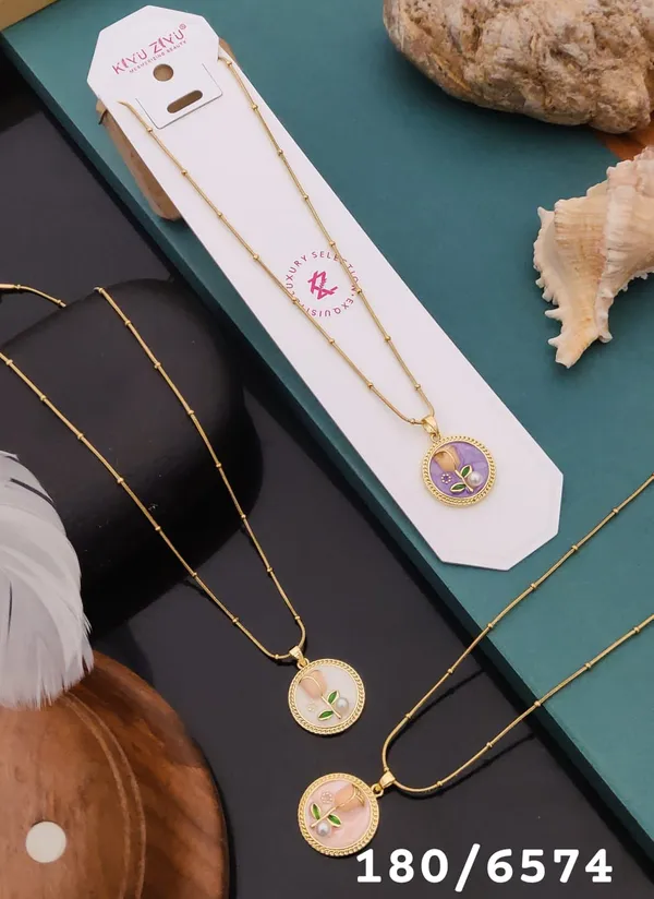 Golden_Bird_Pendant_Necklace_With_Delicate_Chain