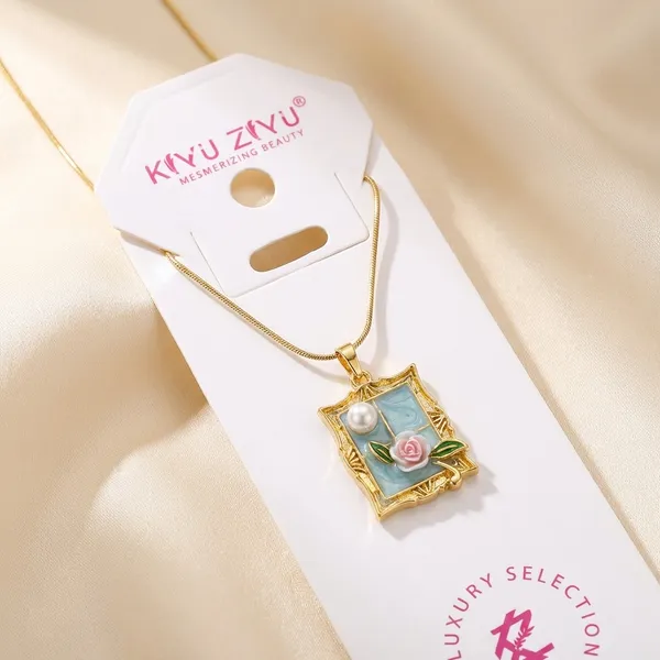Elegant_Rectangular_Pendant_Necklace_With_Delicate_Chain