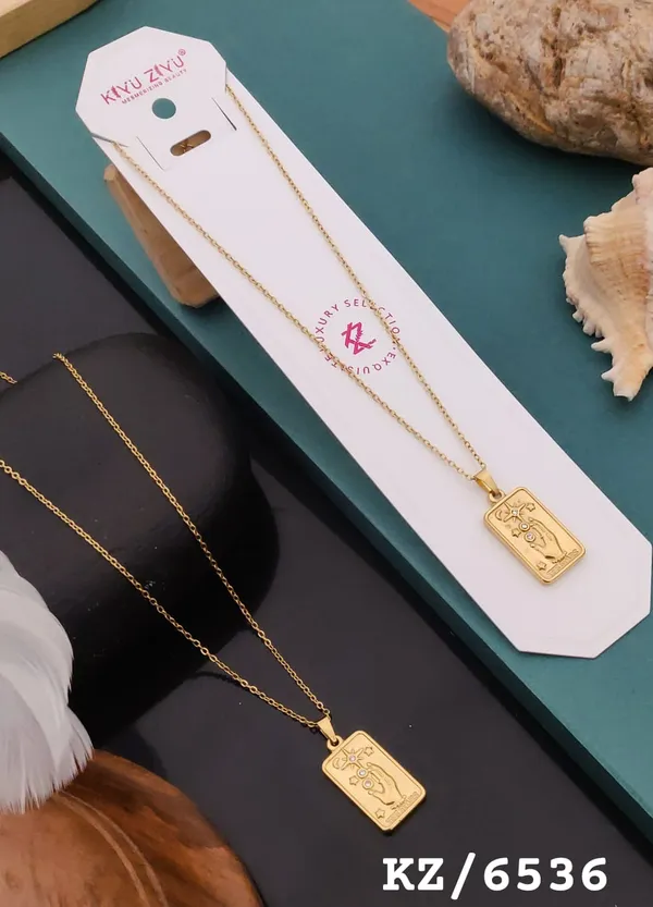 Kz_6536_-_Gold_Pendant_Necklace_With_Rectangular_Charm