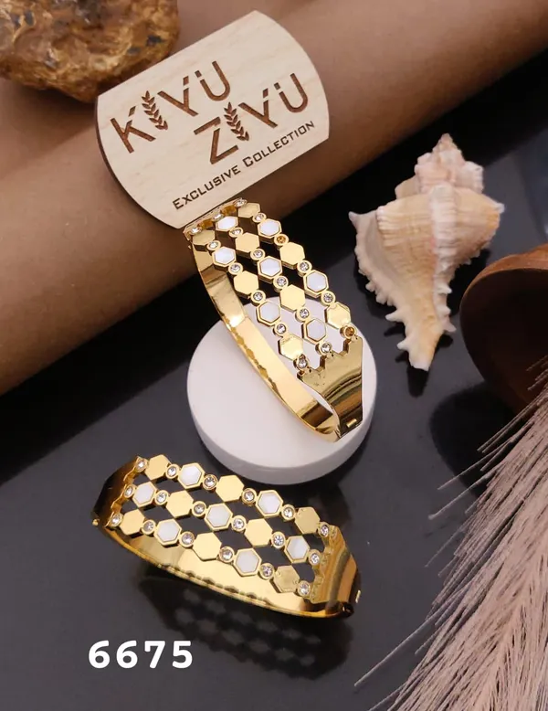 Kyu_Zyu_Exclusive_Collection_Gold-Tone_Honeycomb_Bracelet_Set_With_Crystal_Accents