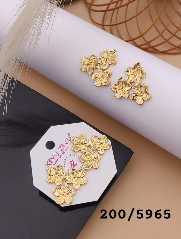 Gold-Toned_Floral_Cluster_Stud_Earrings
