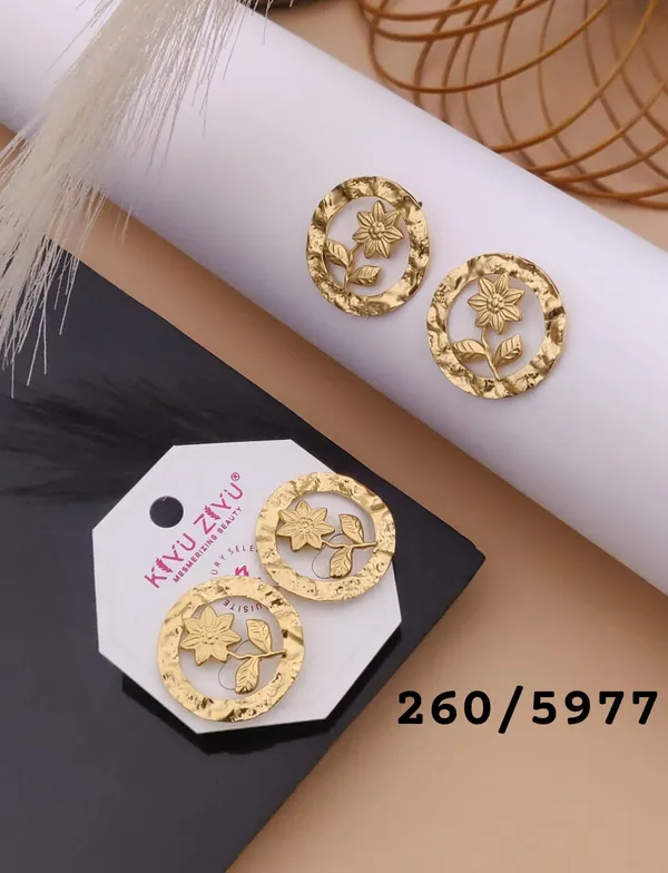 Gold-Toned_Floral_Circle_Stud_Earrings