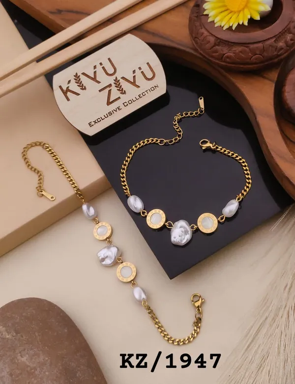 Kiyu_Exclusive_Pearl_And_Gold_Disc_Bracelet_Set_(Set_Of_2)