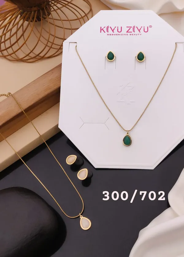 Elegant_Teardrop_Stone_Pendant_Necklace_And_Earring_Set_-_Gold_Finish