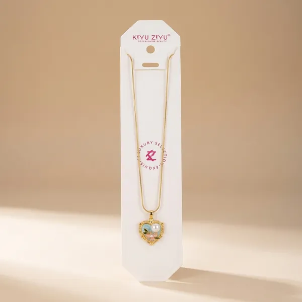 Elegant_Heart-Shaped_Crystal_Pendant_Necklace_With_Gold_Chain