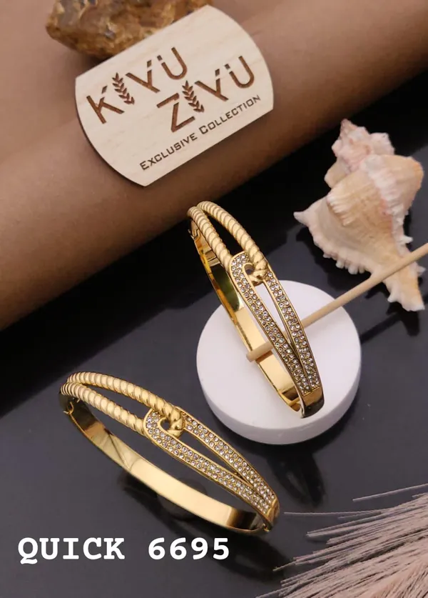 Kku_Znu_Exclusive_Collection_Gold-Tone_Crystal_Snake_Bangle_Set