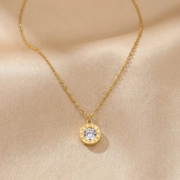 Elegant_Gold-Tone_Crystal_Pendant_Necklace