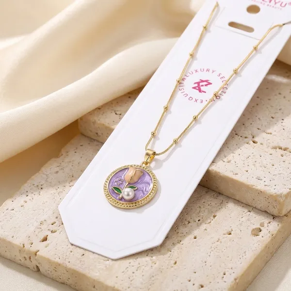 Golden_Bird_Pendant_Necklace_With_Delicate_Chain