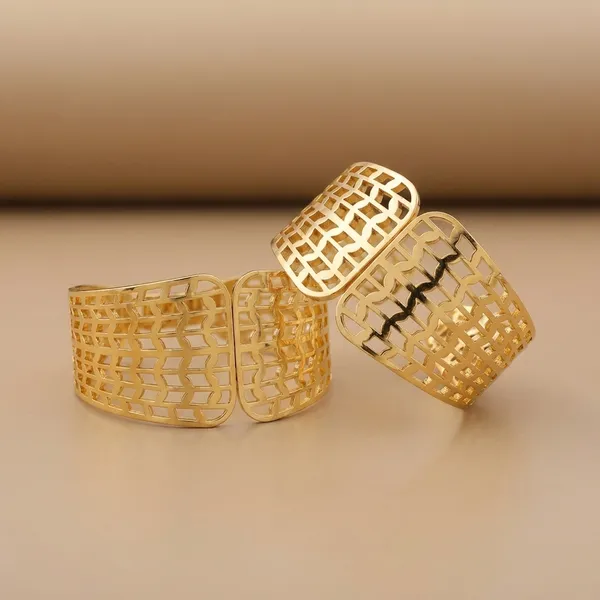 Kiyu_Zeyu_Exclusive_Collection_Gold-Plated_Lattice_Design_Cuff_Bracelet_(Model_6673)