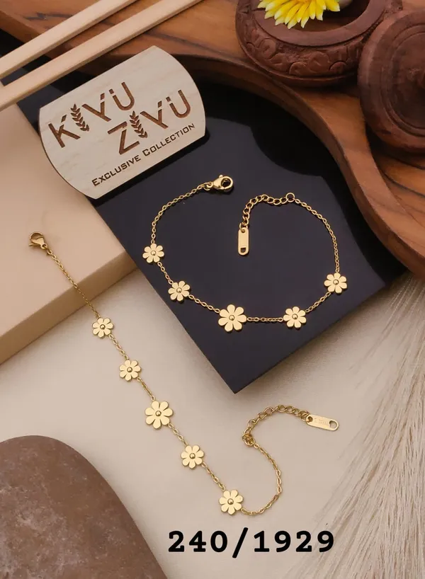 Daisy_Flower_Gold_Chain_Bracelet_Set_-_Exclusive_Collection