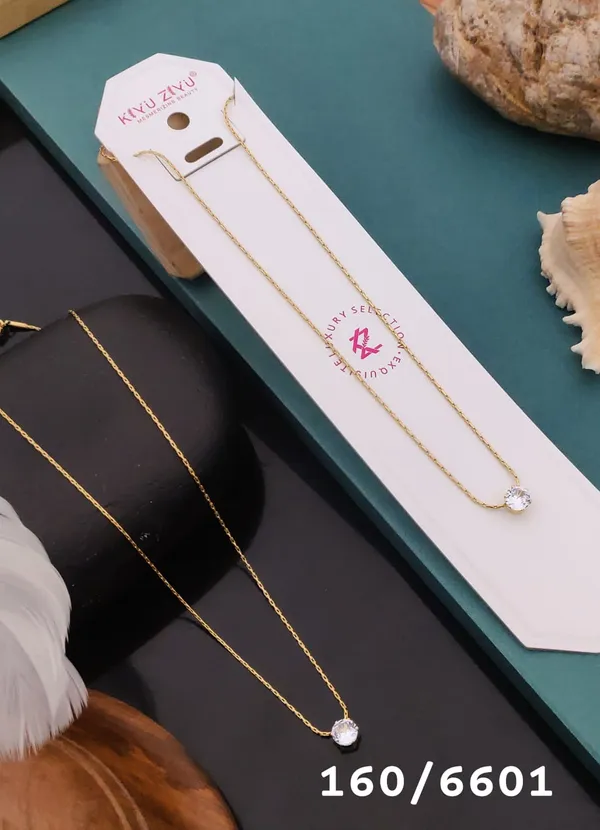 Delicate_Gold_Chain_Necklace_With_Solitaire_Crystal_Pendant