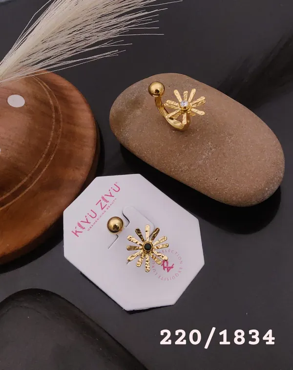 Gold-Plated_Flower_Belly_Button_Ring_With_Stud_Design