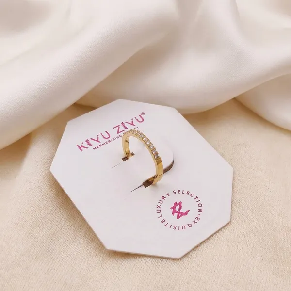 Elegant_Gold-Toned_Ring_With_Crystal_Accents