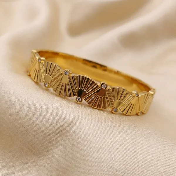Kiyu_Ziyu_Exclusive_Collection_Textured_Gold_Bangles_-_Plain_6654